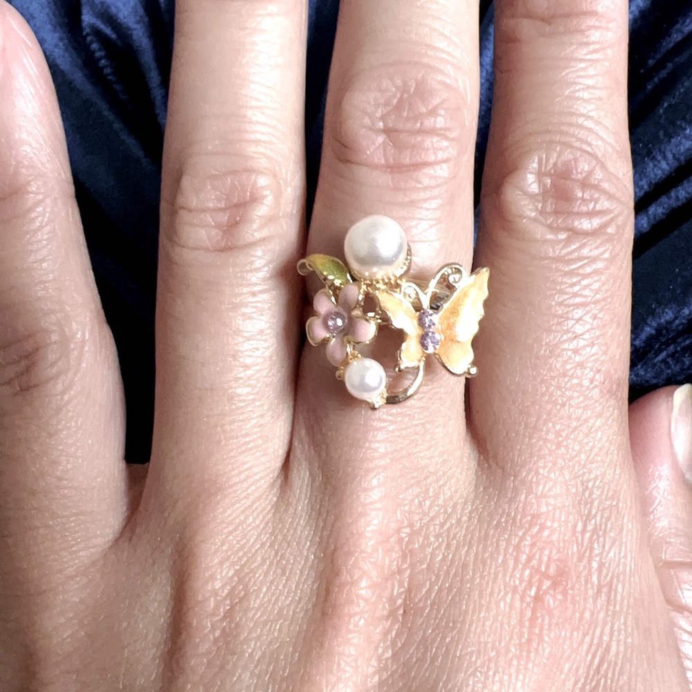 adjusted butterfly ring
